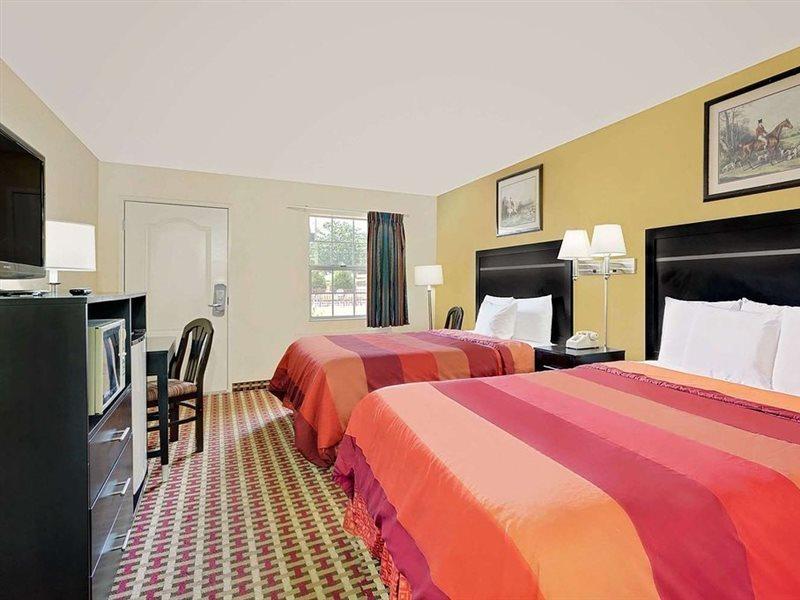 Days Inn By Wyndham Savannah Exterior foto