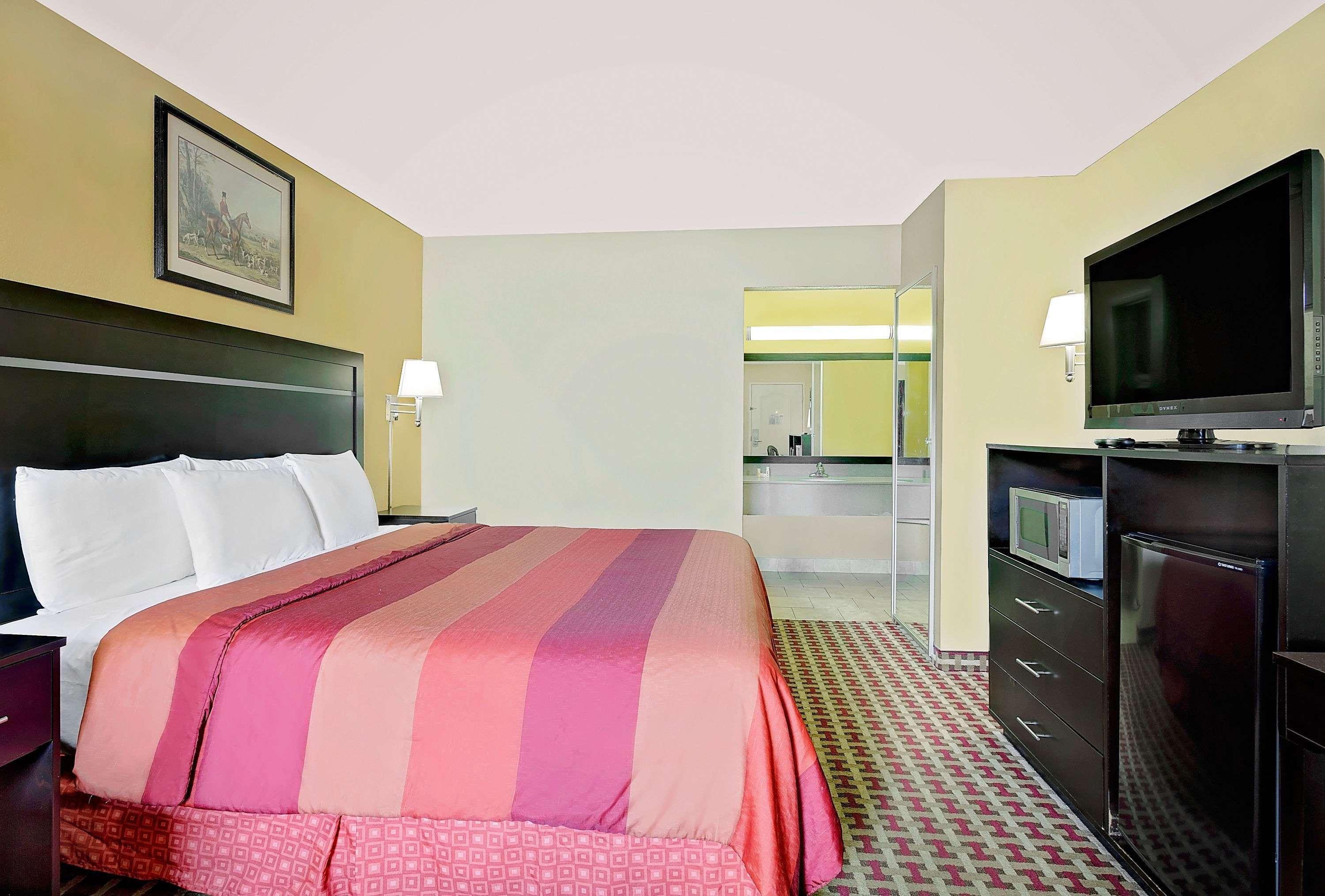 Days Inn By Wyndham Savannah Exterior foto